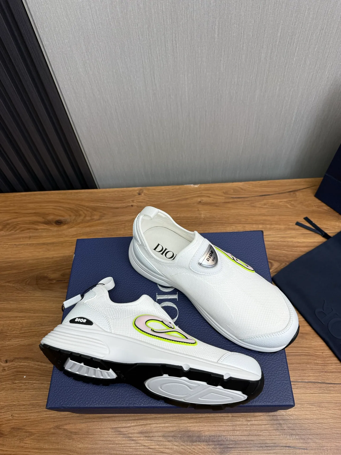 Men's shoes 💰540💰 Dior Dior B30 latest hot model shipped, original 1:1 manufacturing ▪️ Fabric: Original custom fly woven ▪️ Lining: Imported breathable mesh ▪️ Sole: Original molded non-slip outsole ▪️ Size: 38-45 (custom-made 45 non-returnable)